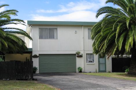 Photo of property in 21 Rosewarne Crescent, Glendene, Auckland, 0602