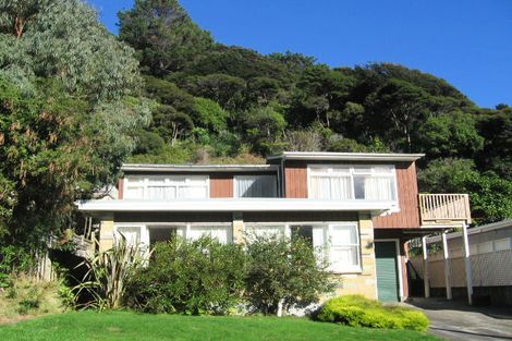 Photo of property in 28 Nikau Street, Eastbourne, Lower Hutt, 5013