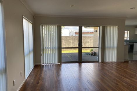 Photo of property in 1a Borrowdace Avenue, Botany Downs, Auckland, 2010