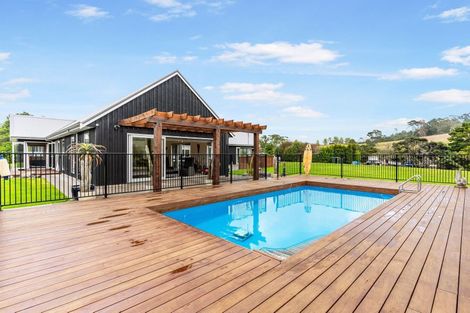 Photo of property in 104 Foster Road, Kumeu, 0891