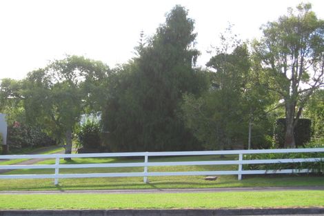 Photo of property in 15 Gloria Avenue, Te Atatu Peninsula, Auckland, 0610