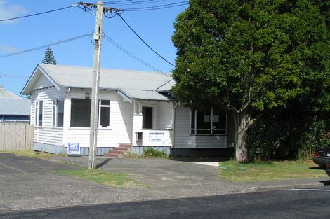 Photo of property in 1/33 Gladstone Road, Northcote, Auckland, 0627
