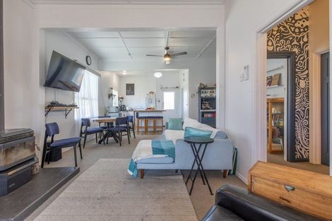 Photo of property in 15 Waverley Street, Waipawa, 4210