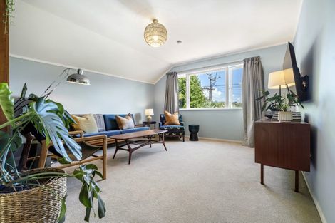 Photo of property in 2/39 Hillcrest Avenue, Hillcrest, Auckland, 0627