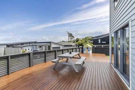 Photo of property in 12 Grumman Lane, Newlands, Wellington, 6037