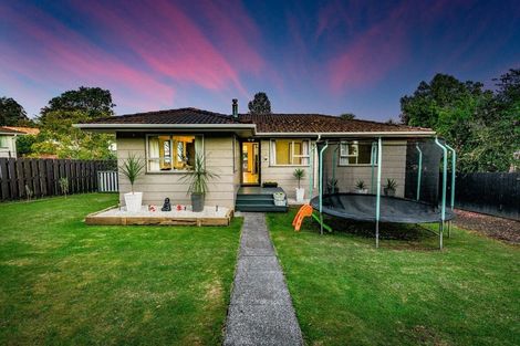 Photo of property in 4 Albemarle Place, Massey, Auckland, 0614