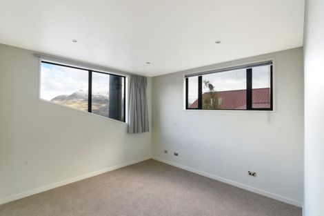 Photo of property in 11 Caples Place, Fernhill, Queenstown, 9300