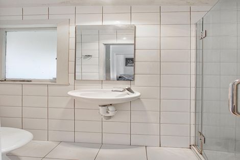 Photo of property in 4 Mceldowney Road, Titirangi, Auckland, 0604