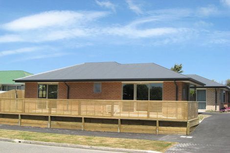 Photo of property in 3/33 Pinehurst Crescent, Russley, Christchurch, 8042