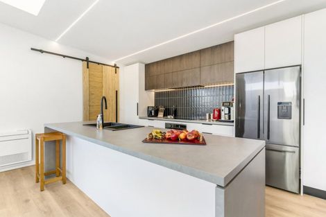 Photo of property in 42 Mary Street, Winton, 9720