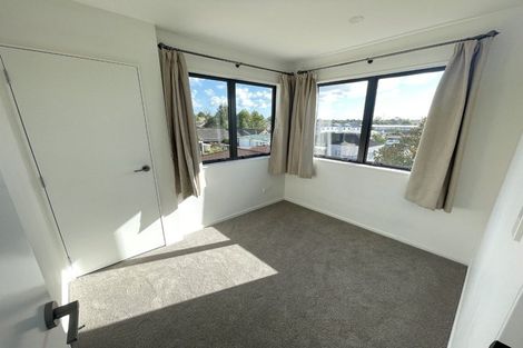 Photo of property in 2/61 East Street, Papakura, 2110