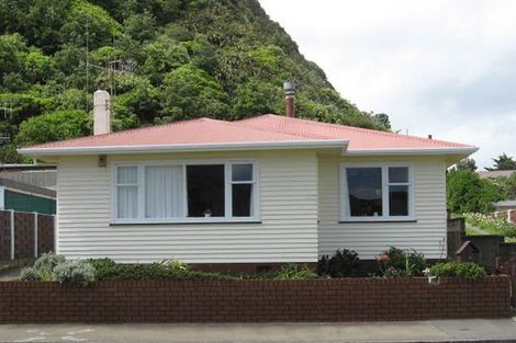 Photo of property in 79 Breaker Bay Road, Breaker Bay, Wellington, 6022