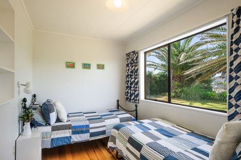 Photo of property in 5 Norna Grove, Waikawa Beach, Manakau, 5573