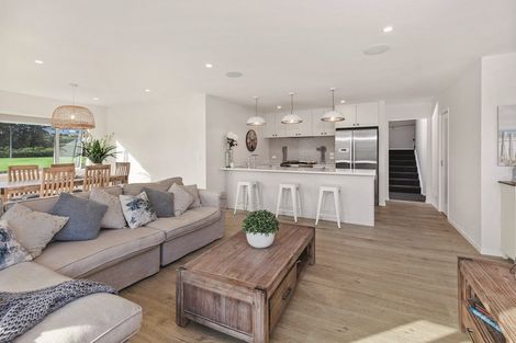 Photo of property in 1 Pae Moana Place, Stanmore Bay, Whangaparaoa, 0932