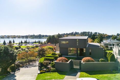 Photo of property in 142 Lake Crescent, Hamilton Lake, Hamilton, 3204