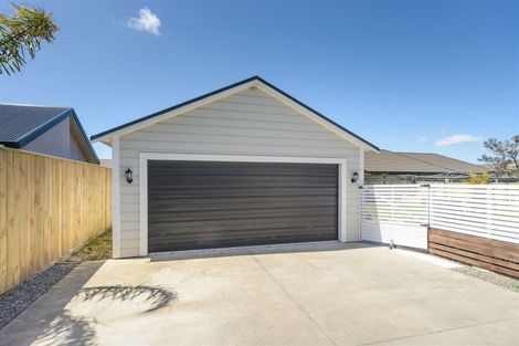 Photo of property in 17 Perrin Place, Kelvin Grove, Palmerston North, 4414
