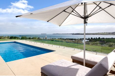 Photo of property in 339 Clifton Road, Whitford, Howick, 2571