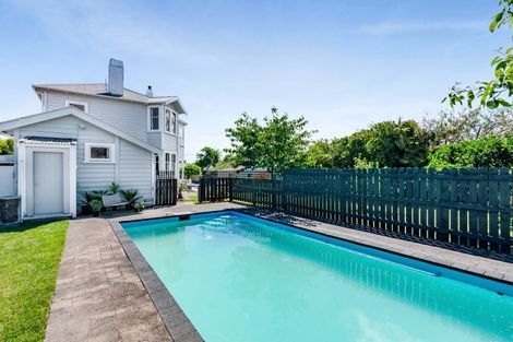 Photo of property in 68 Collins Street, Hawera, 4610