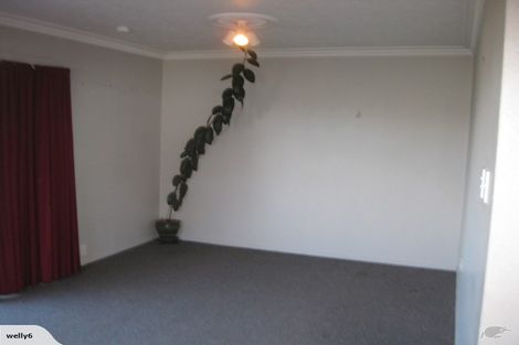 Photo of property in 10 Taka Grove, Normandale, Lower Hutt, 5010