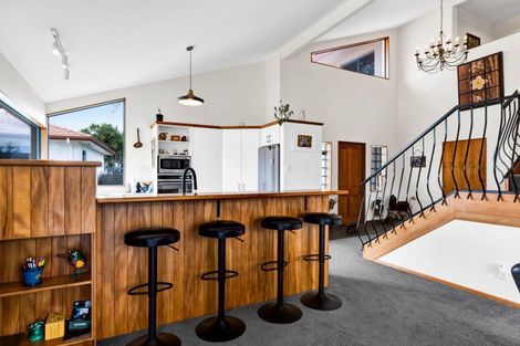 Photo of property in 8 Taylor Place, Merrilands, New Plymouth, 4312