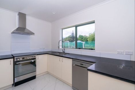 Photo of property in 37 Waikawa Beach Road, Manakau, Levin, 5573