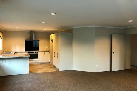 Photo of property in 98a Kawaha Point Road, Kawaha Point, Rotorua, 3010