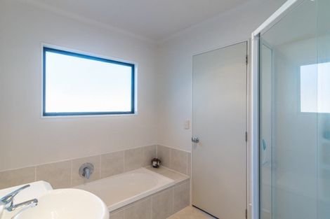 Photo of property in 121 Queens Road, Waikanae Beach, Waikanae, 5036