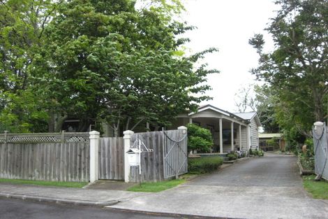 Photo of property in 32 Young Crescent, Drury, 2113