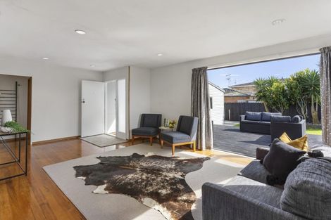 Photo of property in 6 Archmillen Avenue, Pakuranga Heights, Auckland, 2010