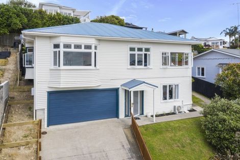 Photo of property in 16 Alfred Street, Northcote Point, Auckland, 0627