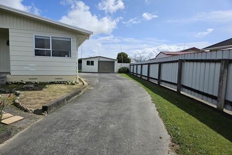 Photo of property in 39 Raglan Avenue, Cloverlea, Palmerston North, 4412