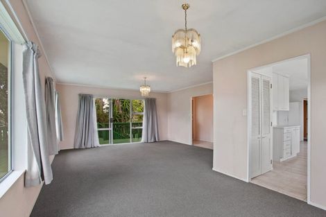 Photo of property in 16 Leaming Place, Clarks Beach, 2122