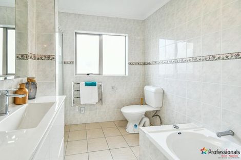 Photo of property in 18 Staten Place, Mangere, Auckland, 2022