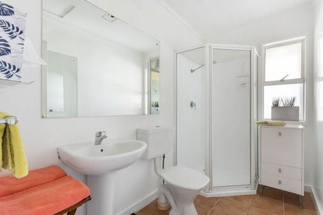 Photo of property in 11 Roberts Road, Te Atatu South, Auckland, 0610