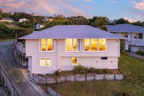 Photo of property in 42 Downes Street, Titahi Bay, Porirua, 5022