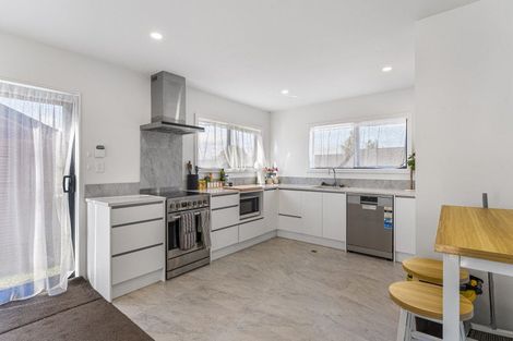 Photo of property in 7 Winnie Close, Acacia Bay, Taupo, 3330