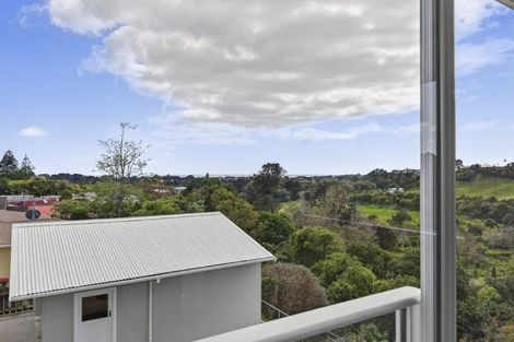 Photo of property in 100 Riversdale Drive, Merrilands, New Plymouth, 4312