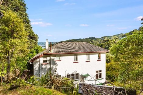Photo of property in 33 Walter Road, Lowry Bay, Lower Hutt, 5013