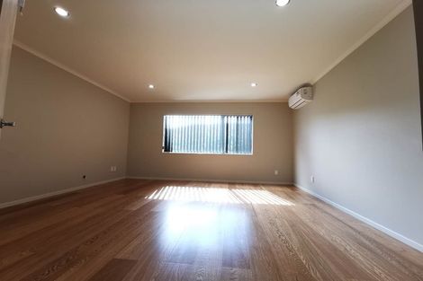 Photo of property in 19 Hornbill Drive, Fairview Heights, Auckland, 0632