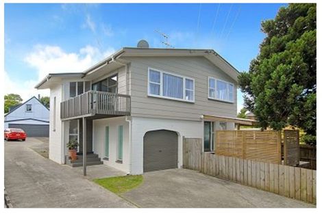 Photo of property in 2/210 Sunnynook Road, Totara Vale, Auckland, 0627