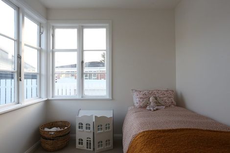 Photo of property in 26b Clinton Avenue, Te Atatu Peninsula, Auckland, 0610