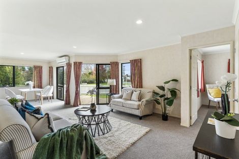 Photo of property in 1 Cabeleigh Drive, Helensville, 0800