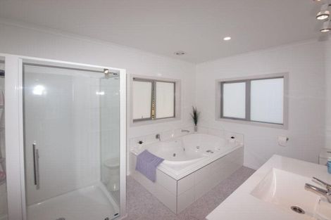 Photo of property in 20 The Fjord, Aotea, Porirua, 5024