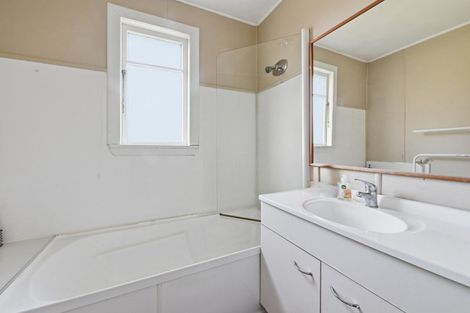 Photo of property in 96 Clayton Road, Mangakakahi, Rotorua, 3015