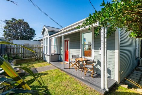 Photo of property in 187 Queens Drive, Lyall Bay, Wellington, 6022