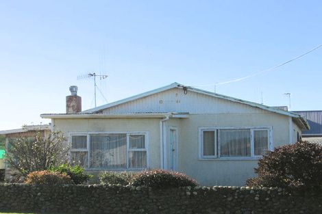 Photo of property in 5 Queen Street, Foxton Beach, Foxton, 4815