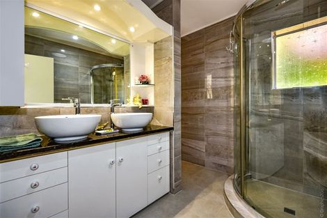 Photo of property in 220b Mount Pleasant Road, Mount Pleasant, Christchurch, 8081