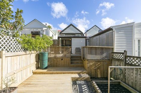 Photo of property in 29 Edinburgh Terrace, Berhampore, Wellington, 6023