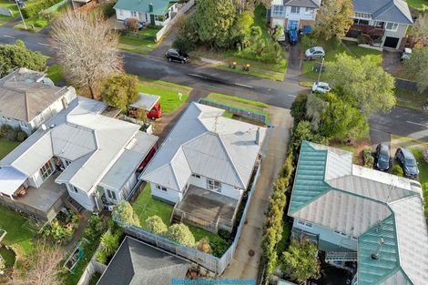 Photo of property in 52 Ennis Avenue, Pakuranga Heights, Auckland, 2010