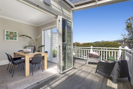 Photo of property in 82 Roxburgh Street, Mount Victoria, Wellington, 6011